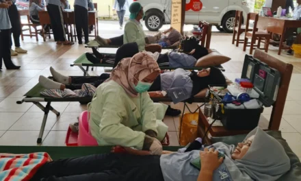 Warga SMAN 1 Cluring Ramaikan Aksi Donor Darah Bersama PMI