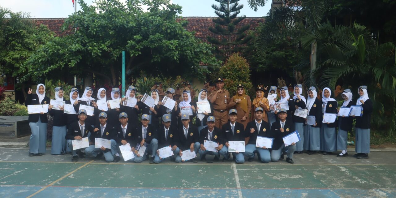 SMAN 1 Cluring Berikan Penghargaan bagi Siswa Berprestasi