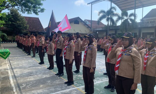 Upacara Serah Terima Jabatan dan Pelantikan Pengurus Dewan Ambalan SMAN 1 Cluring Berlangsung Khidmat